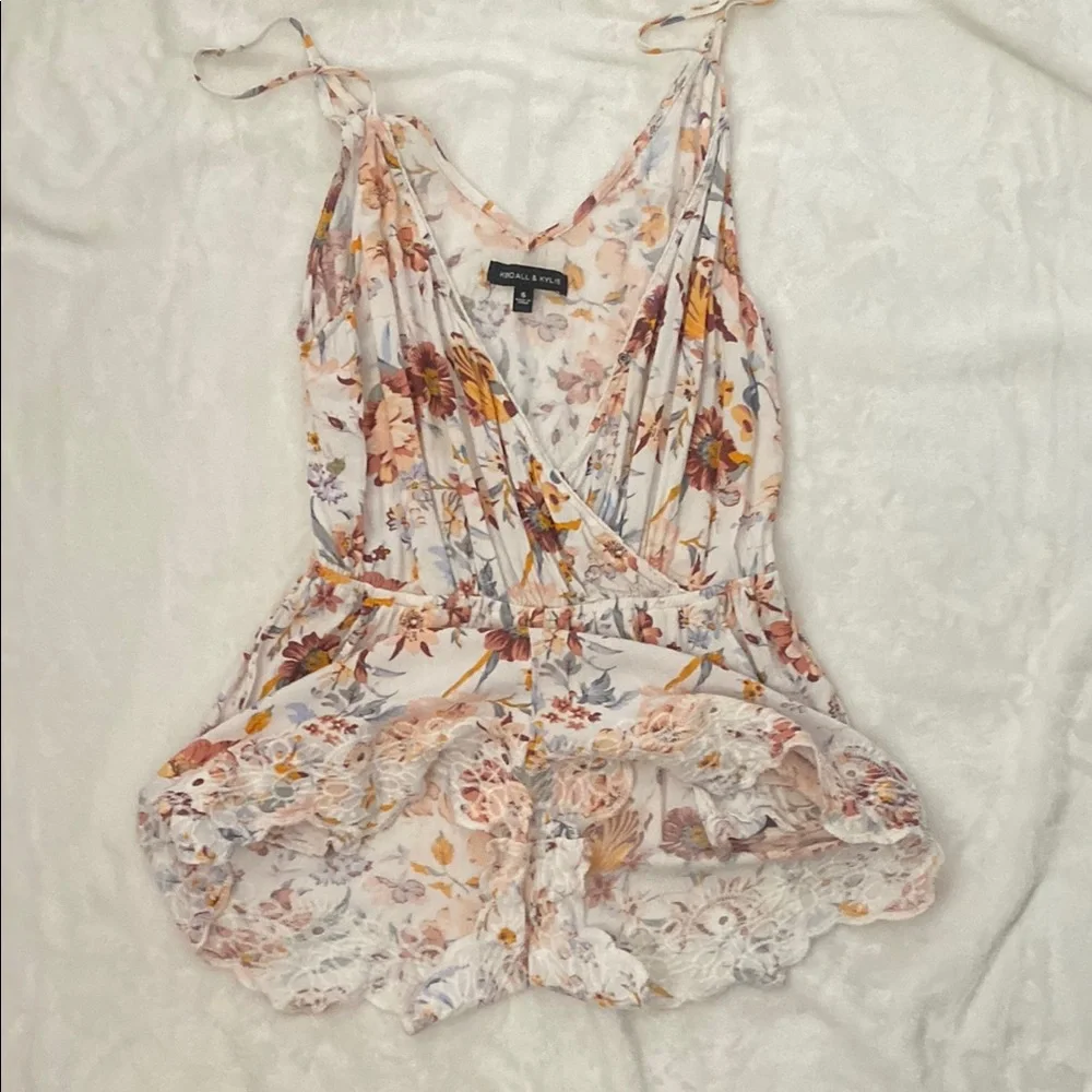 KENDALL & KYLIE Floral Sleeveless Top.. Size S